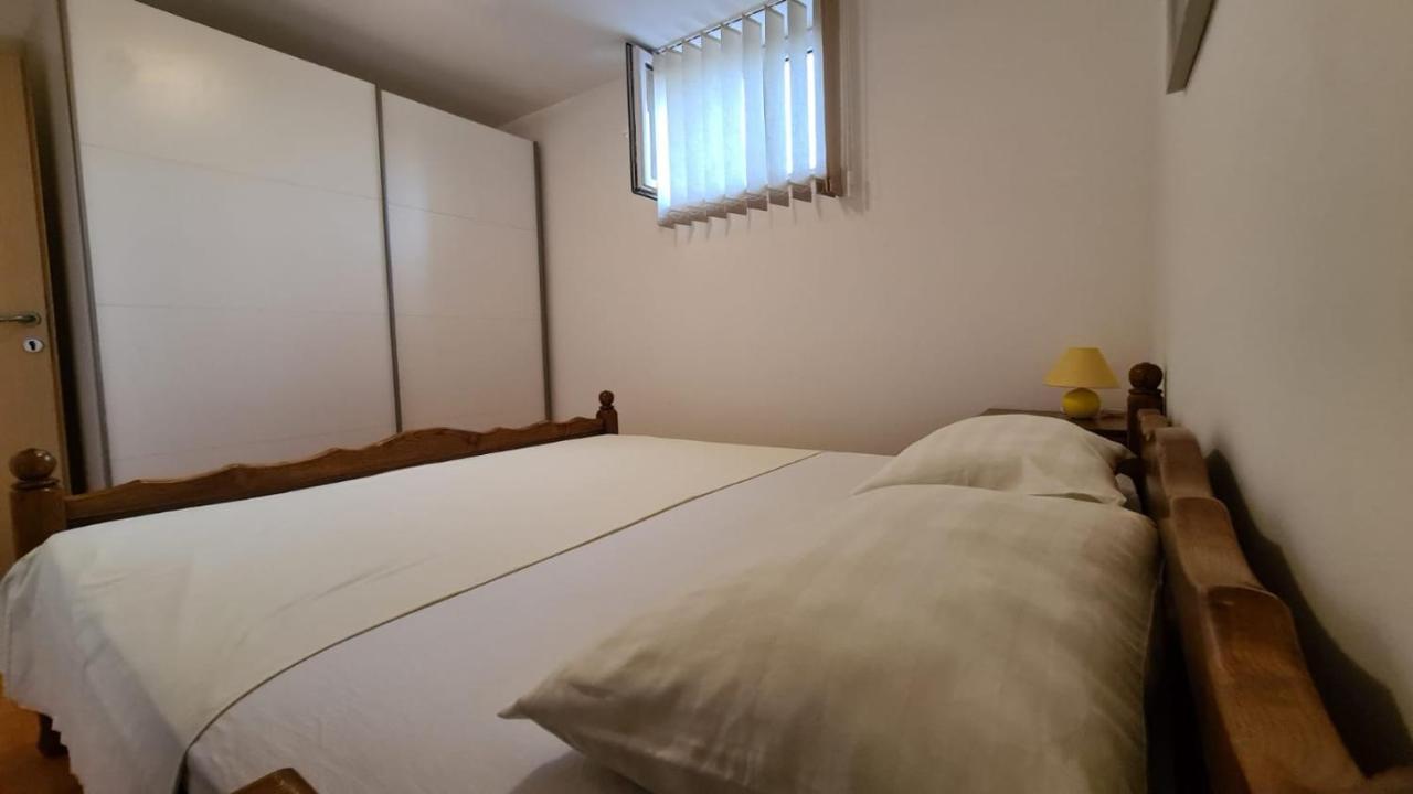 Apartments Pavlinovic Kastela Exterior photo